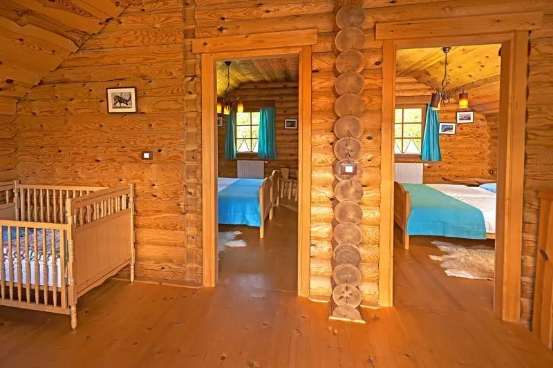 Schlafzimmer in einem Holz-Eco-Chalet
